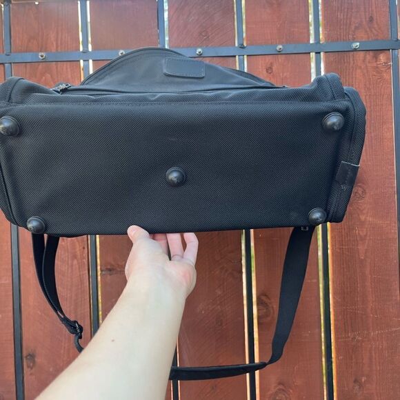 TUMI Alpha Duffle Bag/Classic Travel Carry on 223D3 - Picture 3 of 9